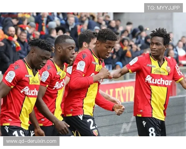 法甲最新积分榜与赛程分析：球队表现与争冠形势全面解读